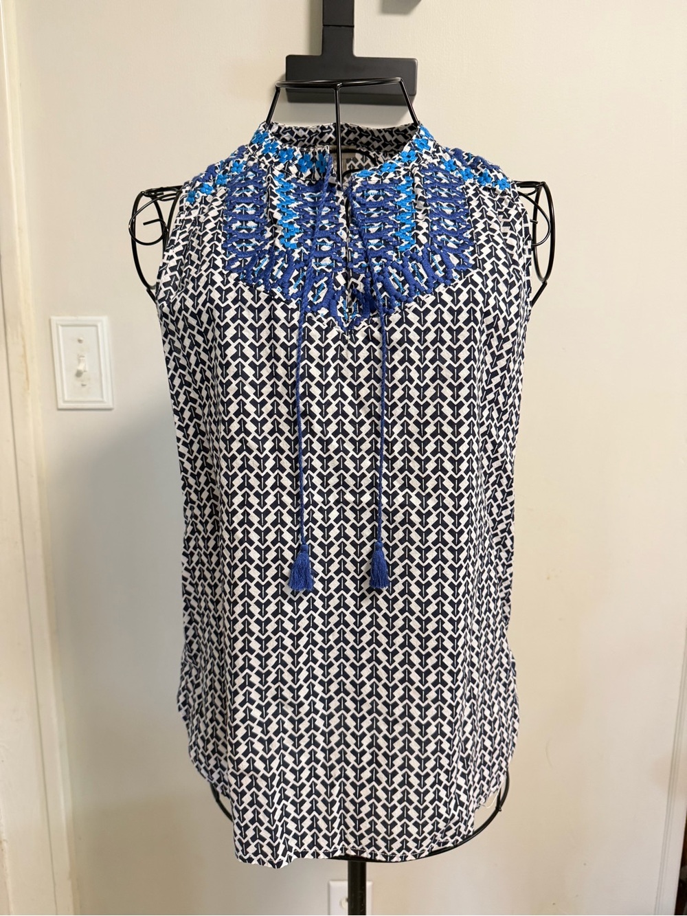 J Crew Blue & White Embroidered Yoke Sleeveless Camisole women’s size 0